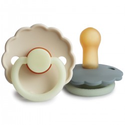 LATEX PACIFIER NIGHT 2 PACK DAISY CREAM/FRENCH GRAY 6+